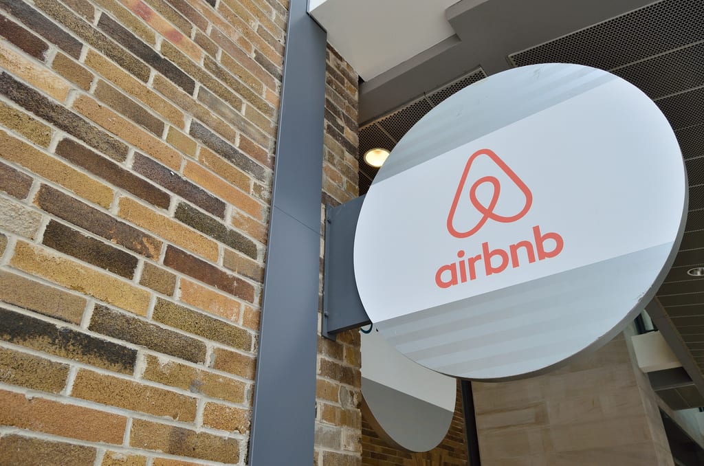 Airbnb tries to behave like a hotel - great news for Aparthotels